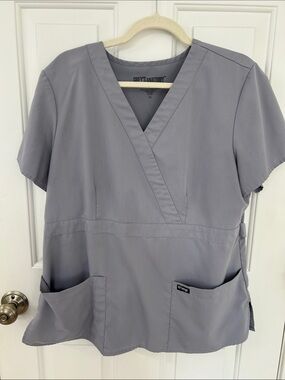 XL Grey's Anatomy Scrub Top in Light Gray